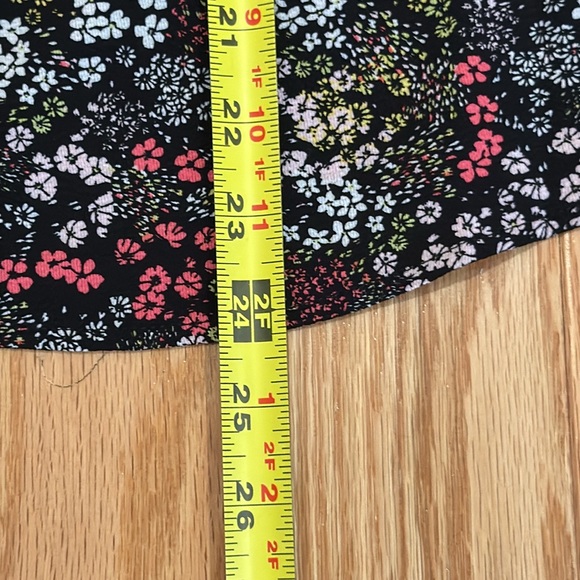 NWT CeCe Floral Top - Picture 8 of 11